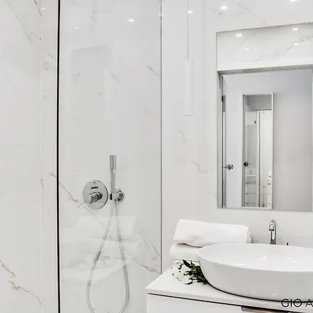 Gio Luxury Old Town Apartment